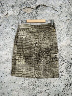 Vintage John Galliano newspaper print skirt. Size 42 Italian